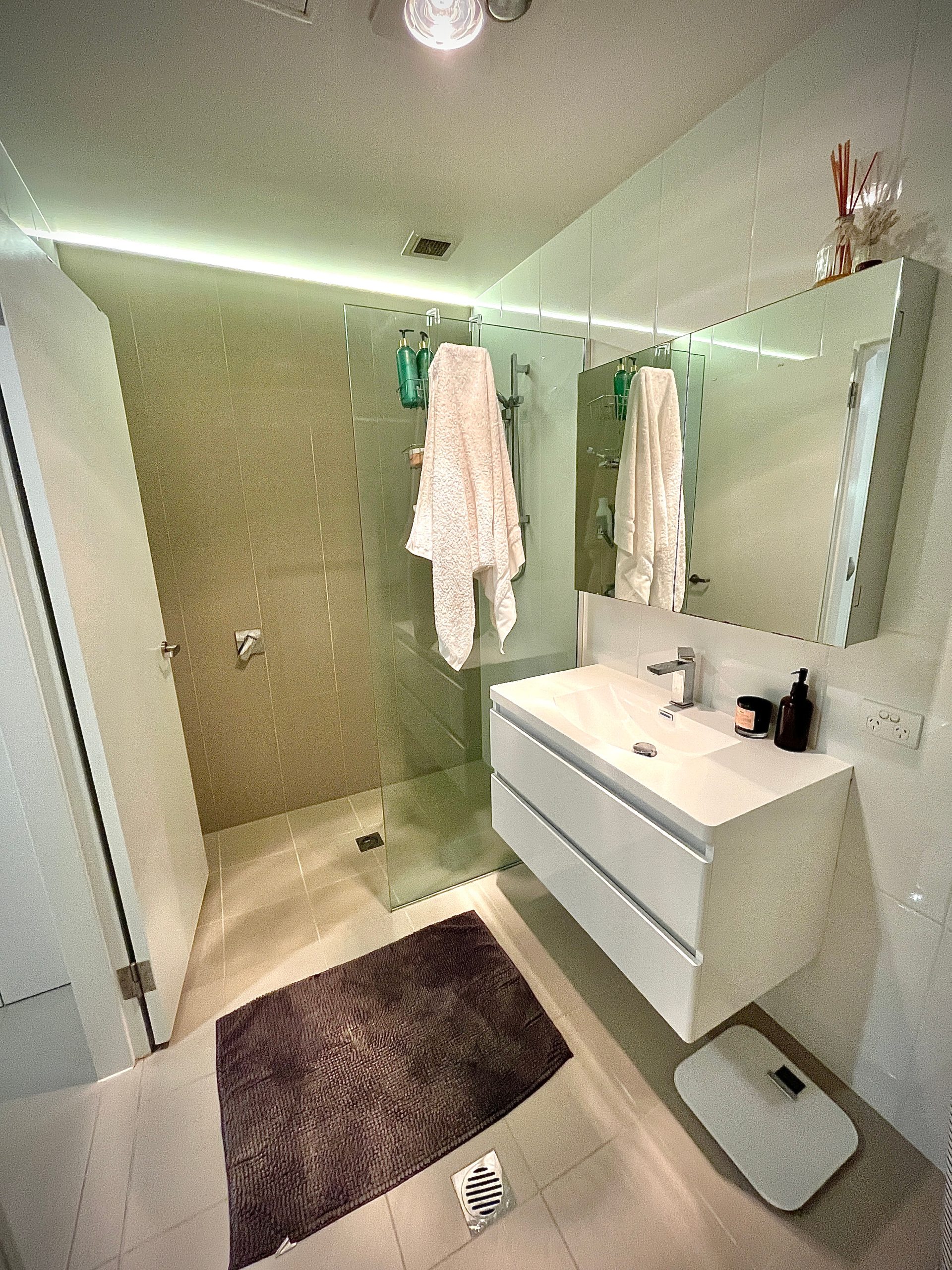 b42601013f4040a1ae8feb375d006f5a-Kingston-2026-04-08-044446-10