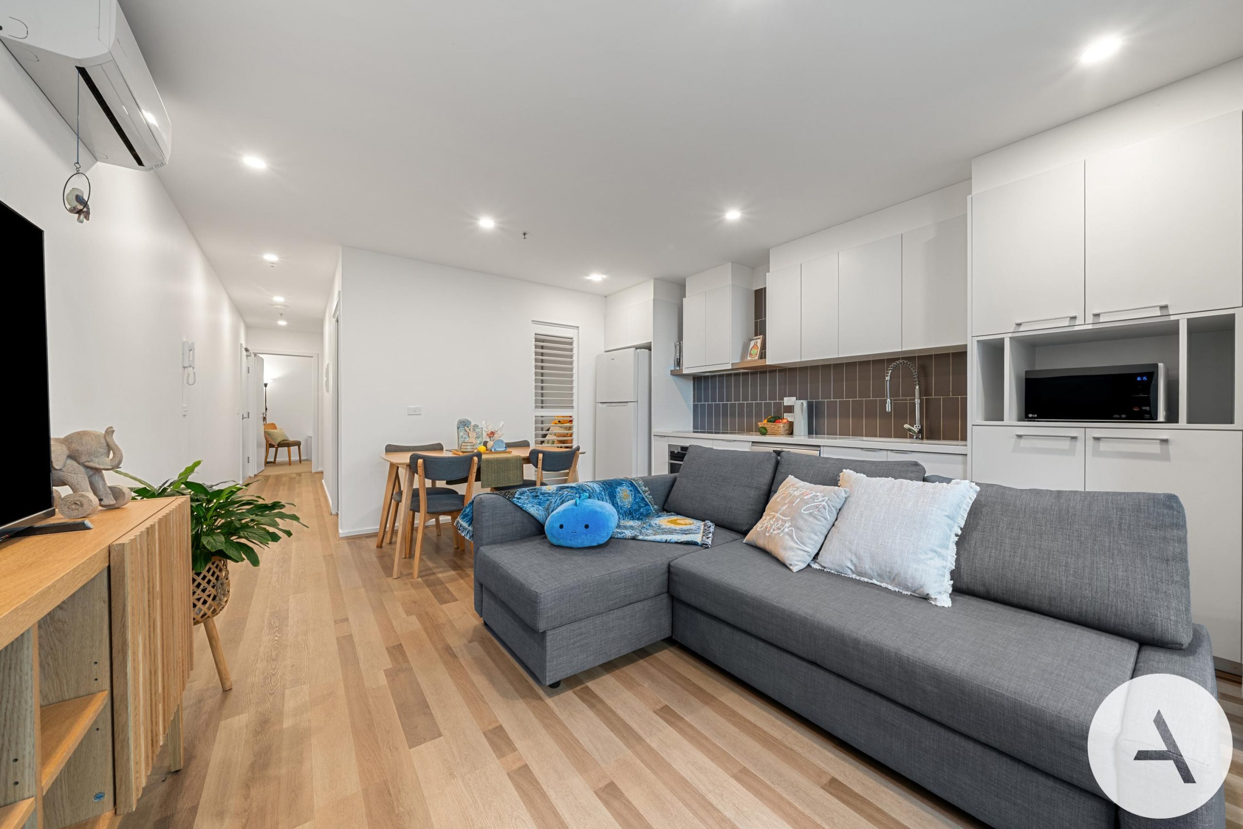 L40239106-GUNGAHLIN-2026-04-28-235905-6
